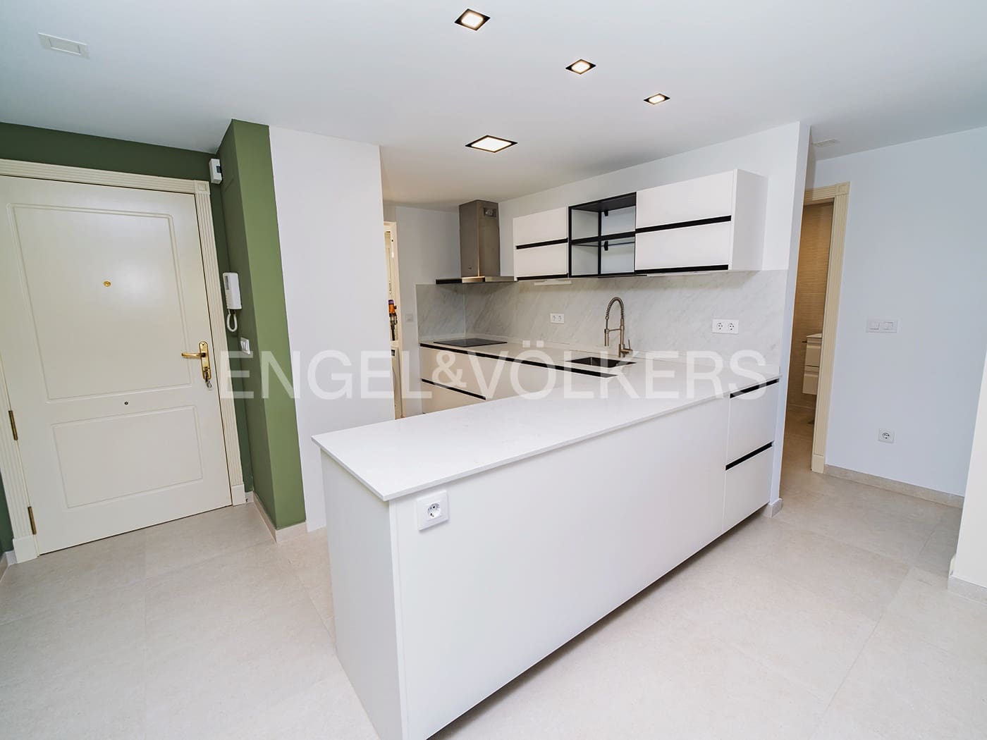 2 soveværelse Lejlighed til salg i Alicante by med swimmingpool garage - € 420.000 (Ref: 9854546)