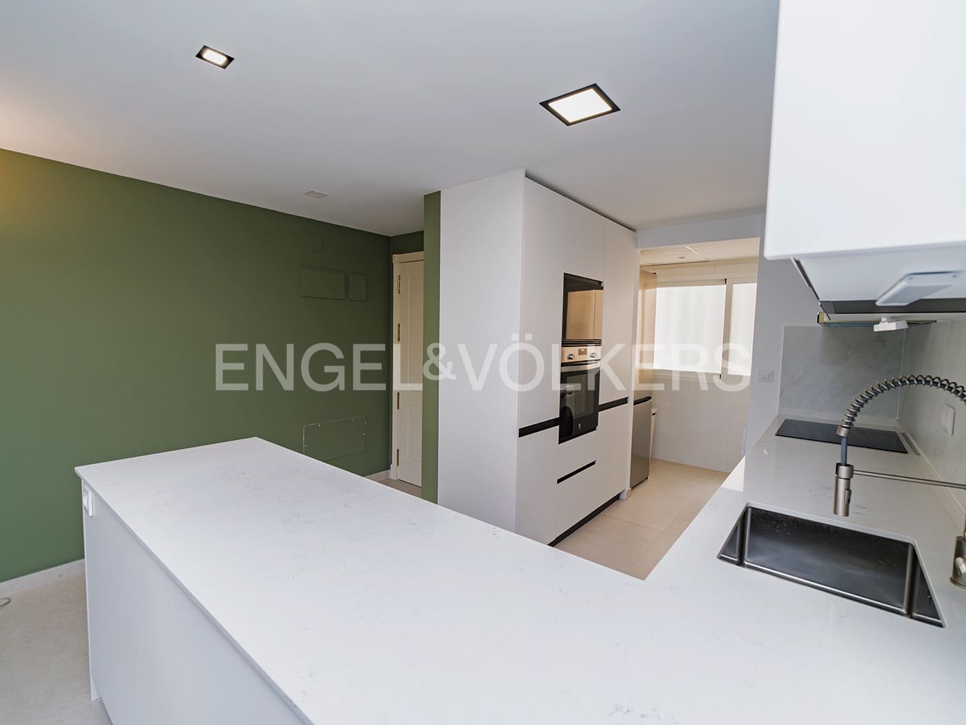 2 soveværelse Lejlighed til salg i Alicante by med swimmingpool garage - € 420.000 (Ref: 9854546)