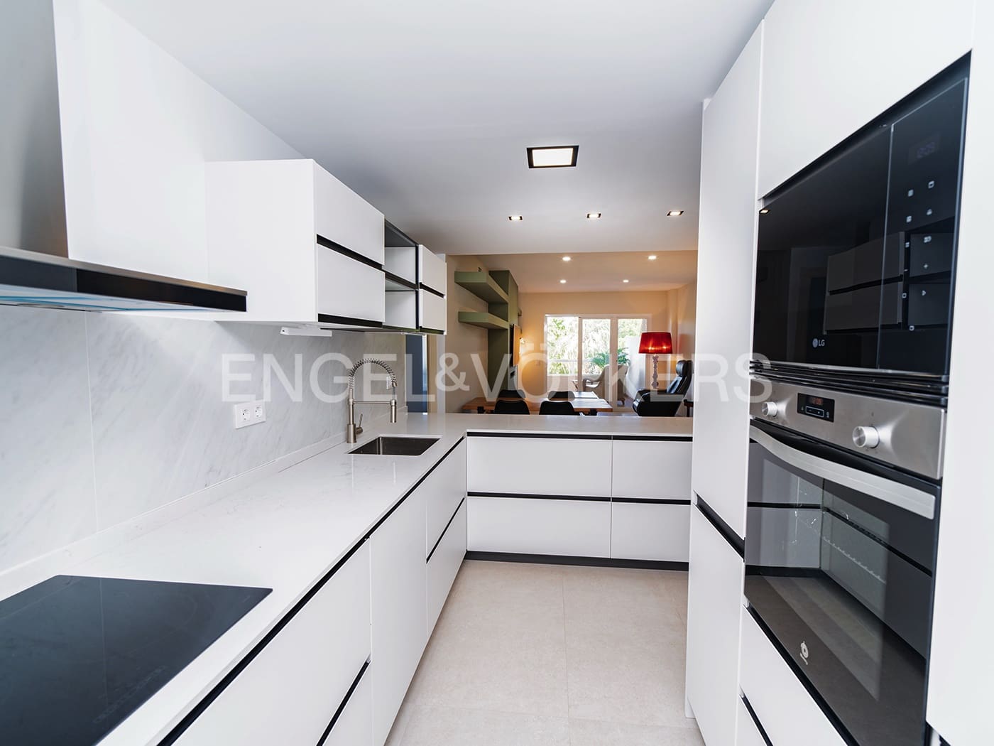 2 soveværelse Lejlighed til salg i Alicante by med swimmingpool garage - € 420.000 (Ref: 9854546)