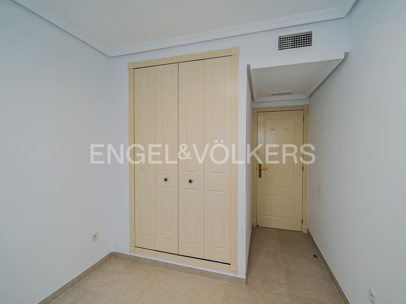 2 soveværelse Lejlighed til salg i Alicante by med swimmingpool garage - € 420.000 (Ref: 9854546)