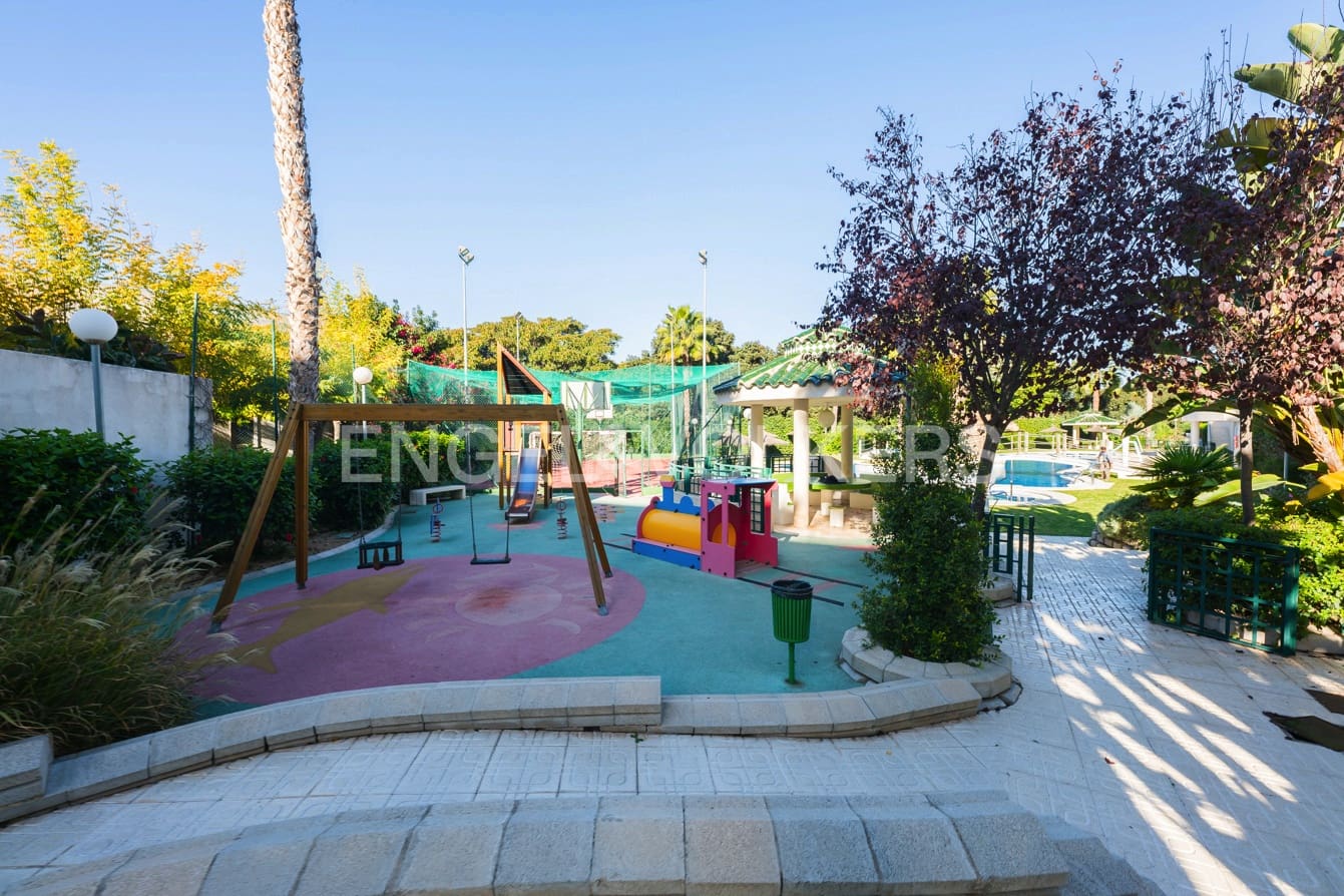 2 soveværelse Lejlighed til salg i Alicante by med swimmingpool garage - € 420.000 (Ref: 9854546)