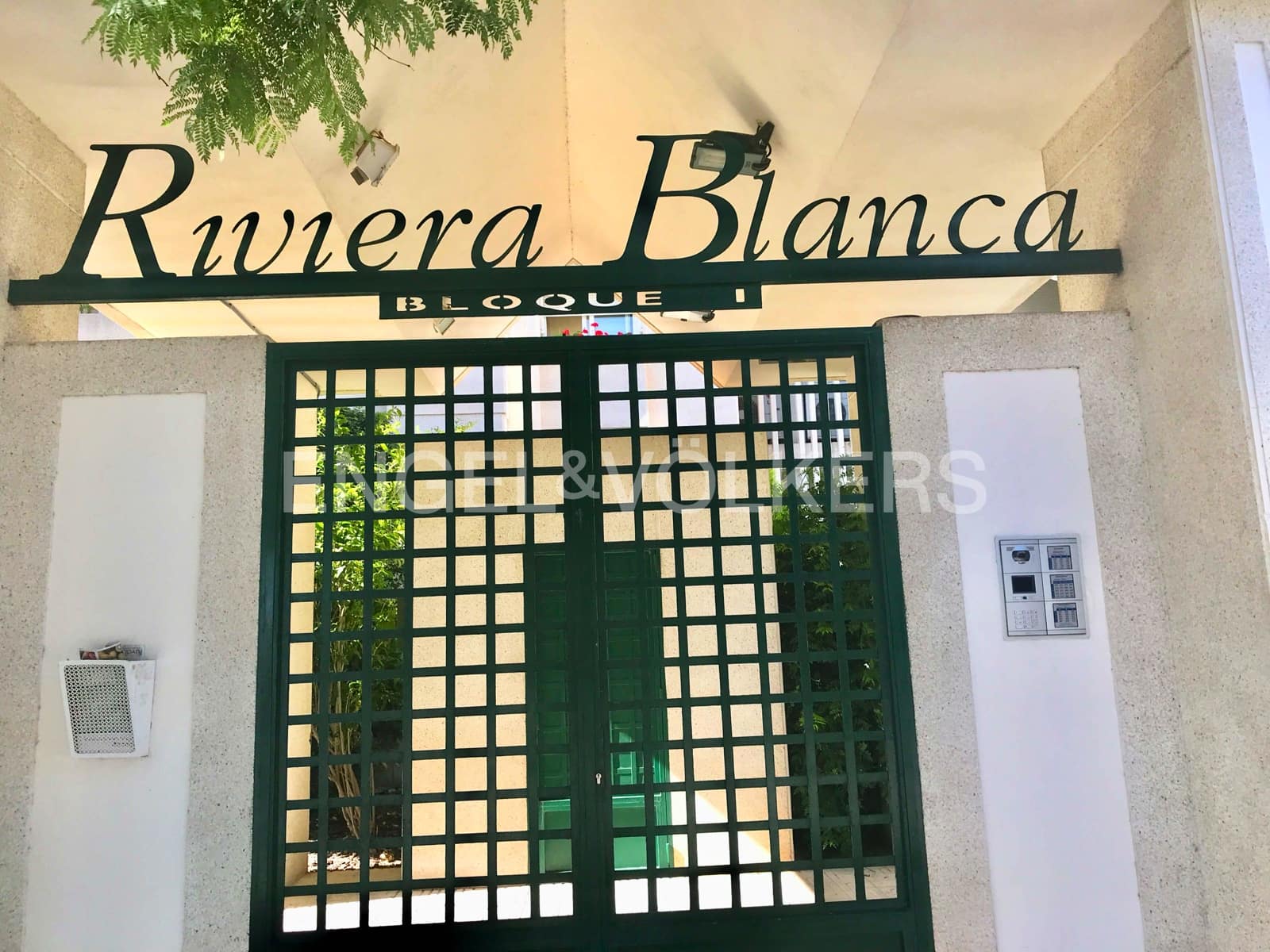 2 soveværelse Lejlighed til salg i Alicante by med swimmingpool garage - € 420.000 (Ref: 9854546)