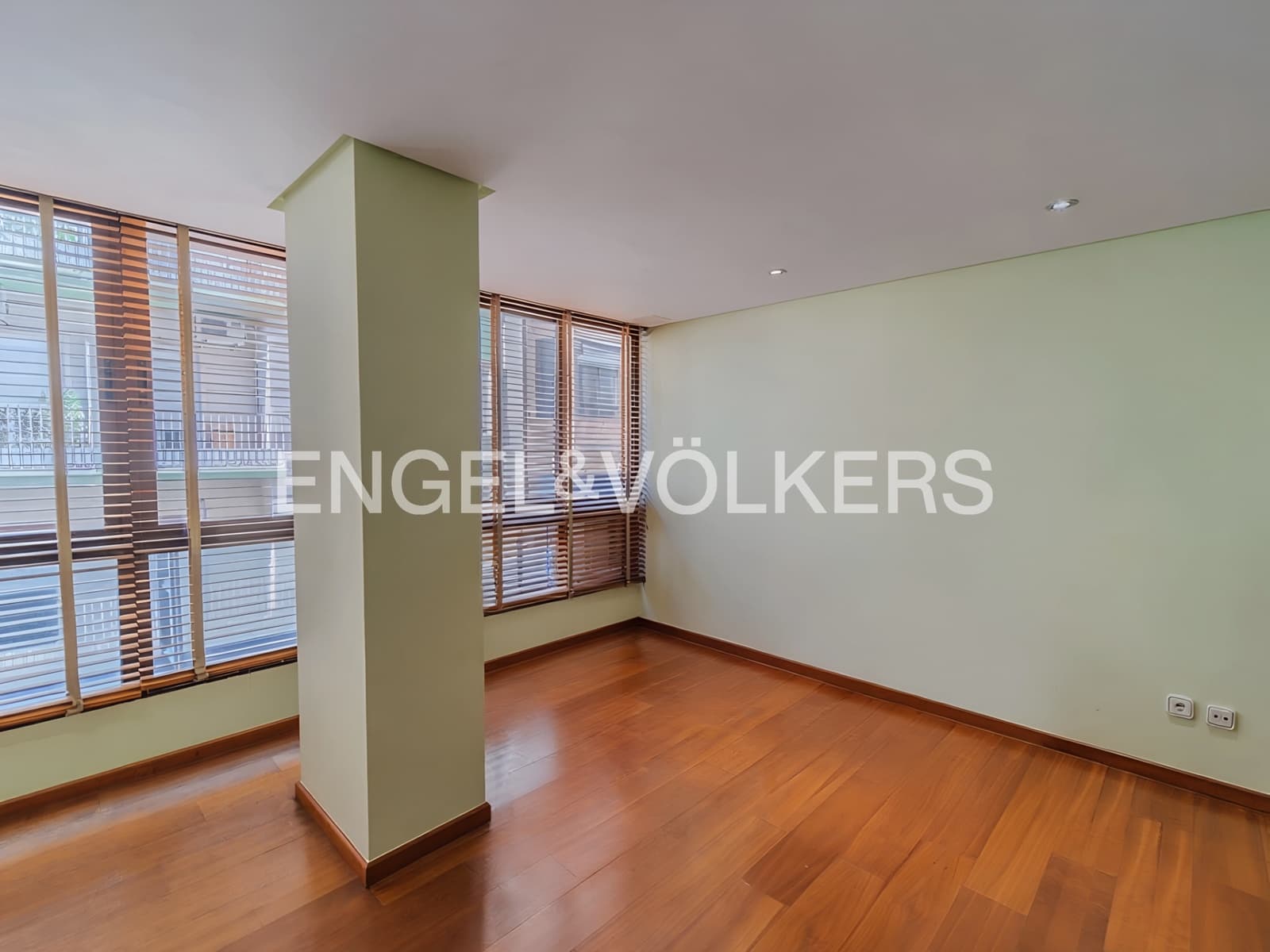 Appartement à vendre à Alicante ville avec garage - 485 000 € (Ref: 9875280)