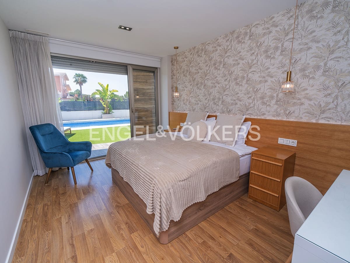 4 chambre Villa/Maison à vendre à Santa Pola avec piscine garage - 1 149 000 € (Ref: 9879621)