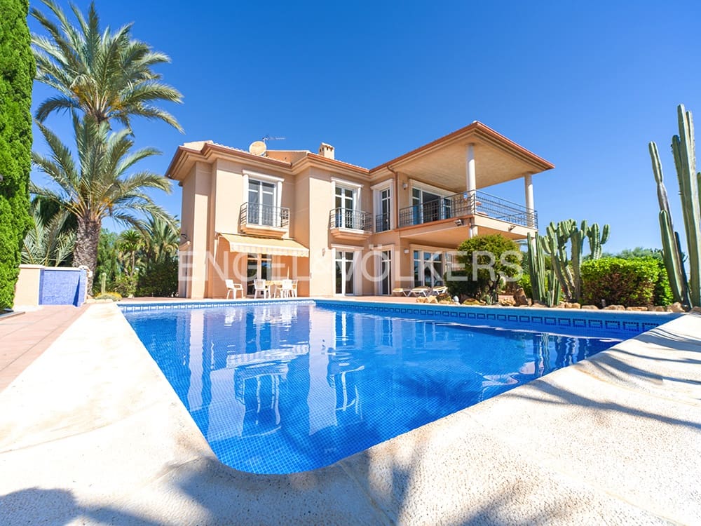 7 soverom Villa til salgs i La Marina med svømmebasseng garasje - € 1 495 000 (Ref: 9879635)