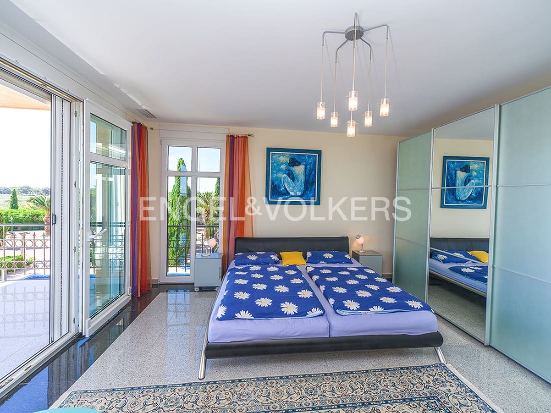 7 soverom Villa til salgs i La Marina med svømmebasseng garasje - € 1 495 000 (Ref: 9879635)