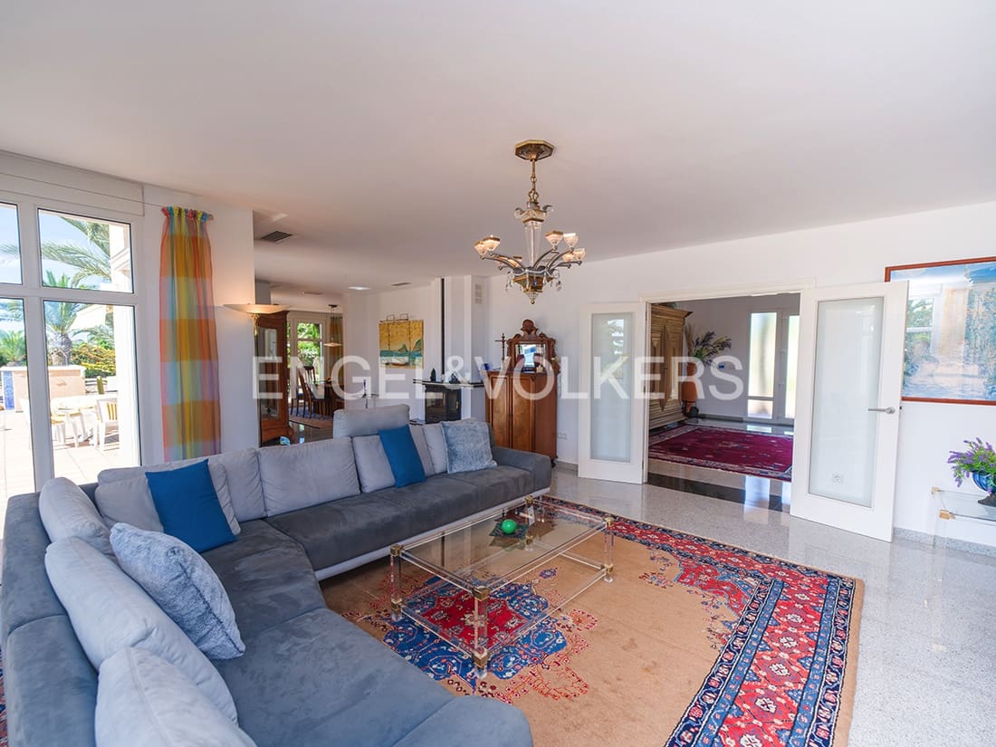 7 soverom Villa til salgs i La Marina med svømmebasseng garasje - € 1 495 000 (Ref: 9879635)