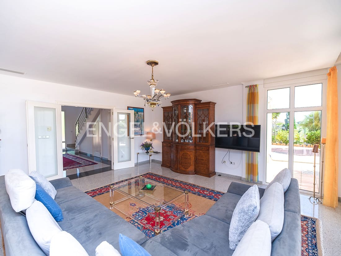 7 soverom Villa til salgs i La Marina med svømmebasseng garasje - € 1 495 000 (Ref: 9879635)
