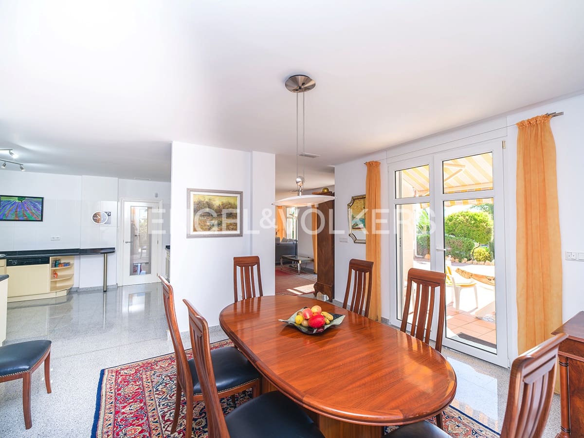 7 soverom Villa til salgs i La Marina med svømmebasseng garasje - € 1 495 000 (Ref: 9879635)