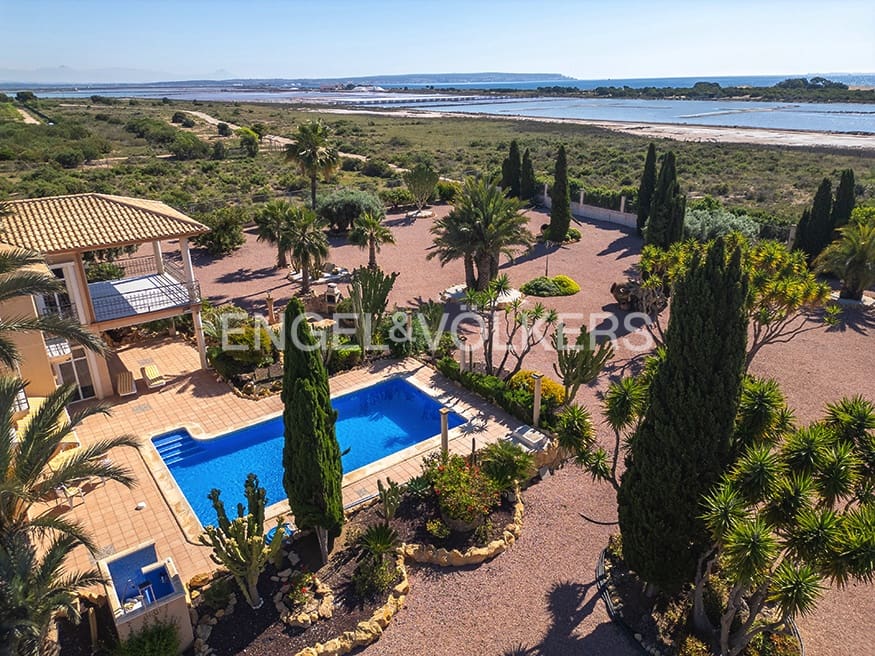 7 soverom Villa til salgs i La Marina med svømmebasseng garasje - € 1 495 000 (Ref: 9879635)