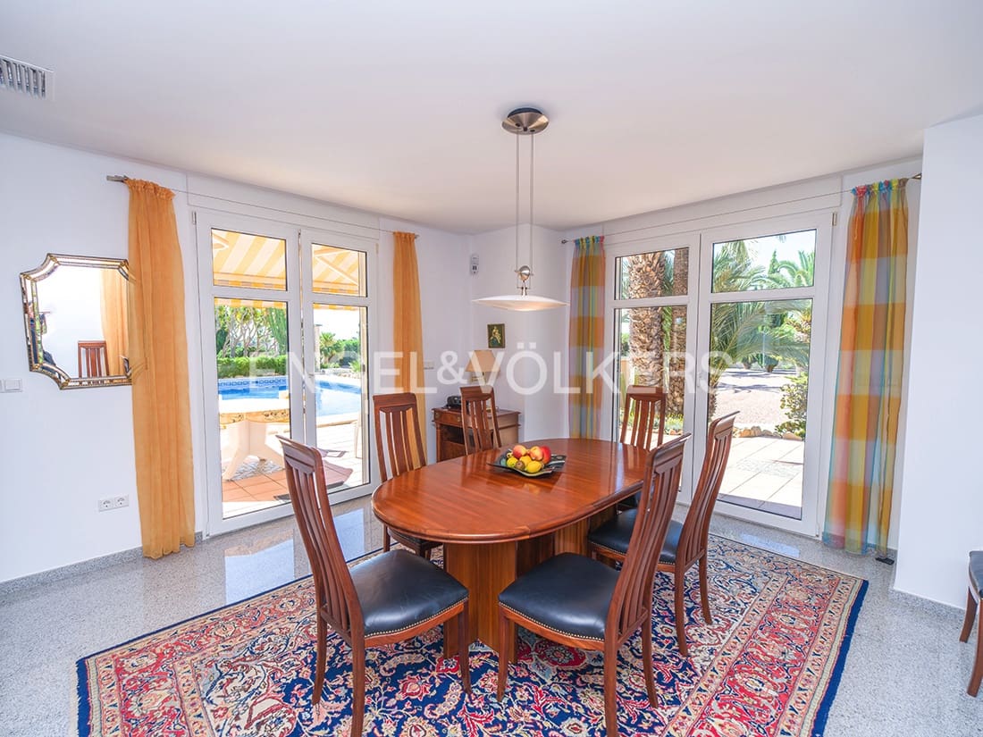 7 soverom Villa til salgs i La Marina med svømmebasseng garasje - € 1 495 000 (Ref: 9879635)