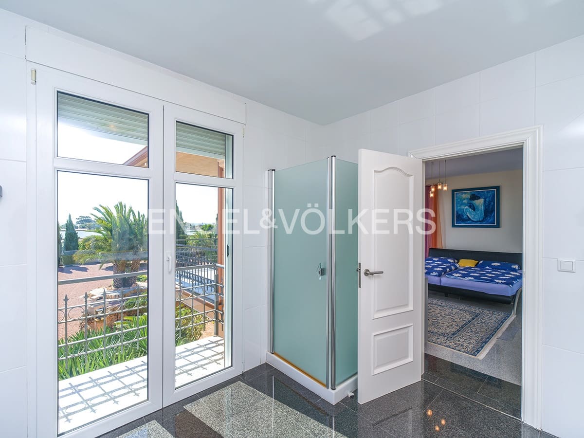 7 soverom Villa til salgs i La Marina med svømmebasseng garasje - € 1 495 000 (Ref: 9879635)