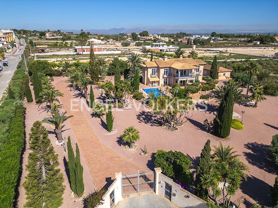 7 soverom Villa til salgs i La Marina med svømmebasseng garasje - € 1 495 000 (Ref: 9879635)