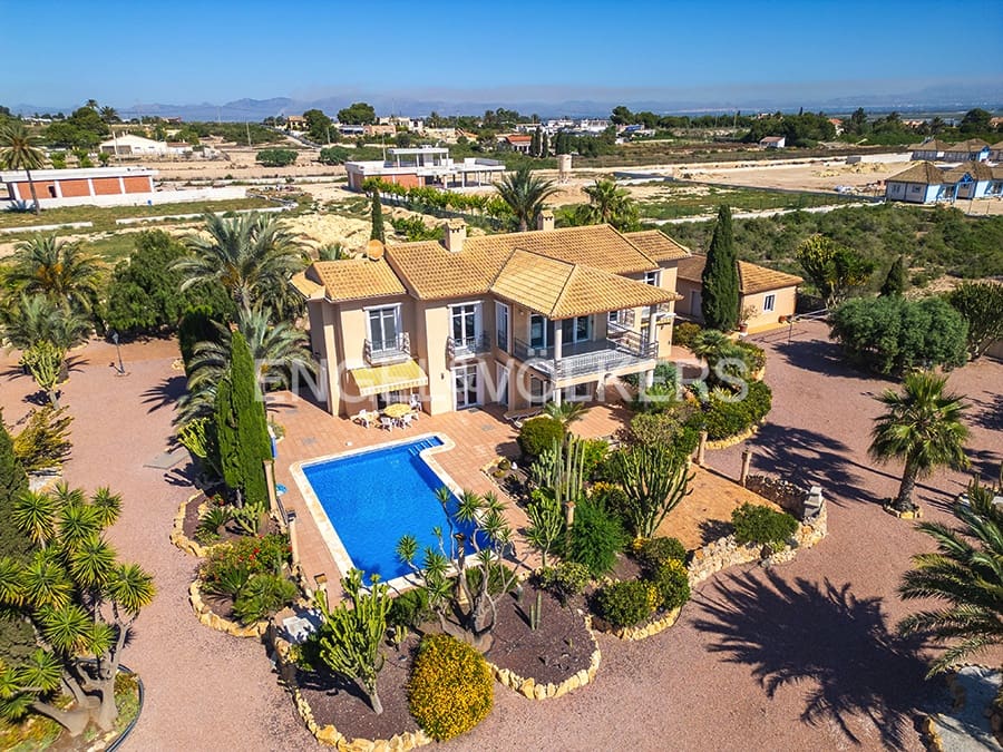 7 soverom Villa til salgs i La Marina med svømmebasseng garasje - € 1 495 000 (Ref: 9879635)