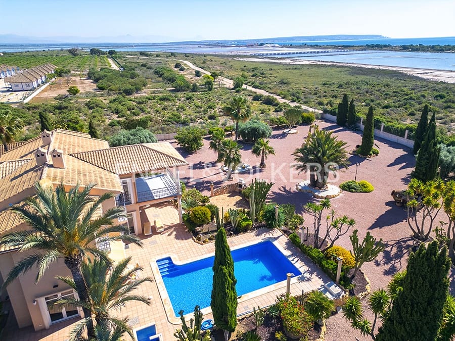 7 soverom Villa til salgs i La Marina med svømmebasseng garasje - € 1 495 000 (Ref: 9879635)