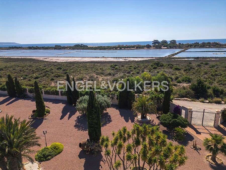 7 soverom Villa til salgs i La Marina med svømmebasseng garasje - € 1 495 000 (Ref: 9879635)