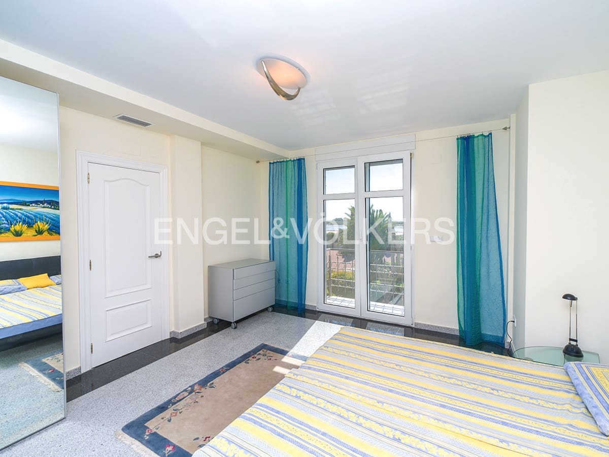 7 soverom Villa til salgs i La Marina med svømmebasseng garasje - € 1 495 000 (Ref: 9879635)