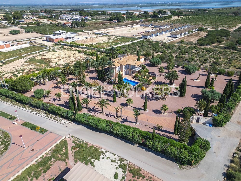7 soverom Villa til salgs i La Marina med svømmebasseng garasje - € 1 495 000 (Ref: 9879635)