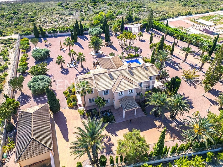 7 soverom Villa til salgs i La Marina med svømmebasseng garasje - € 1 495 000 (Ref: 9879635)
