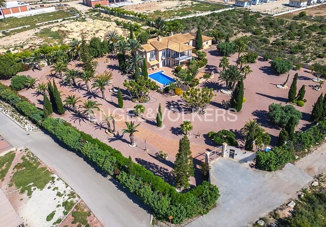 7 soverom Villa til salgs i La Marina, Elche / Elx med svømmebasseng garasje - € 1 495 000 (Ref: 9879635)