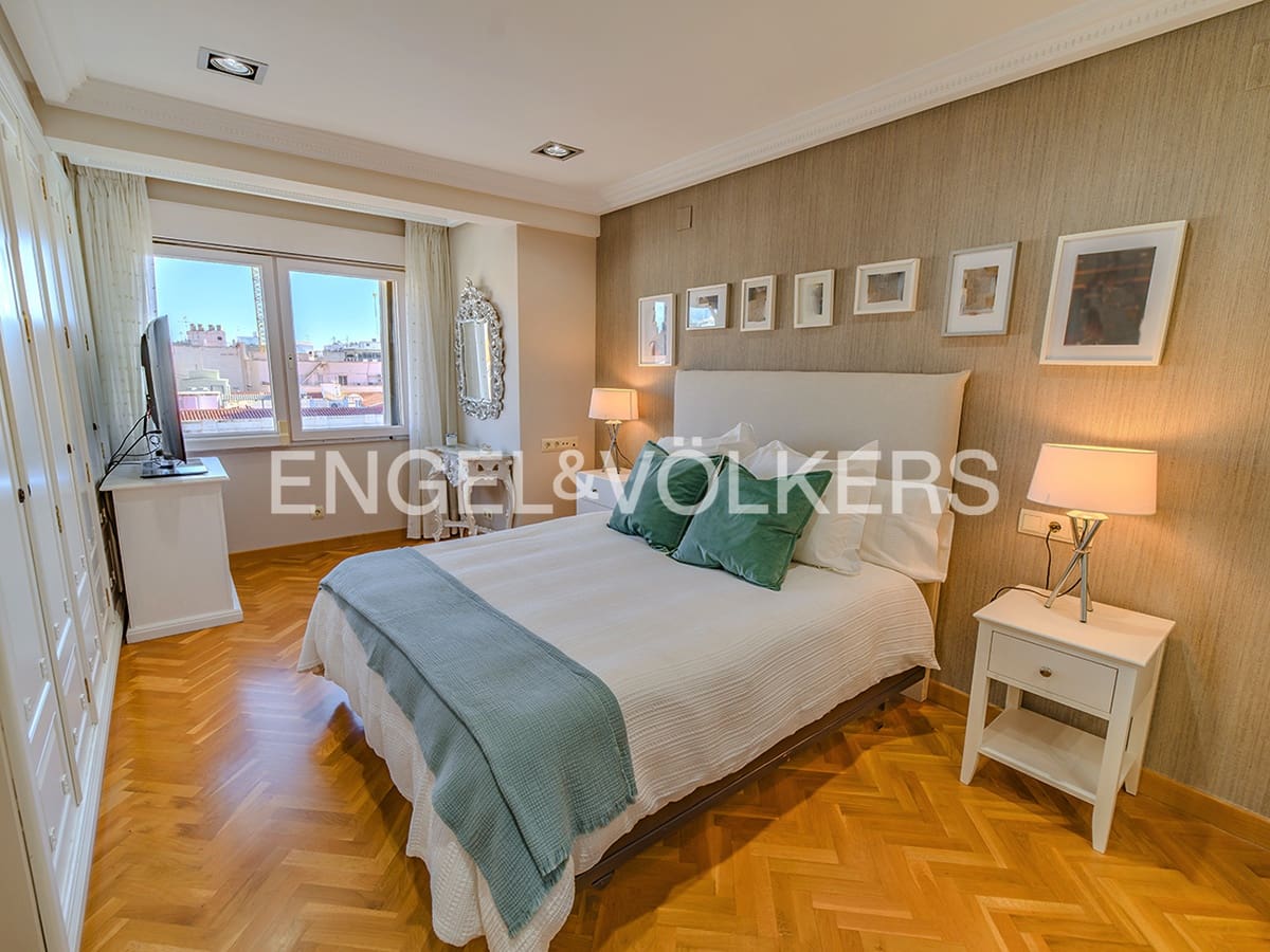 4 makuuhuone Huoneisto myytävänä paikassa Alicante kaupunki - 795 000 € (Ref: 9889495)
