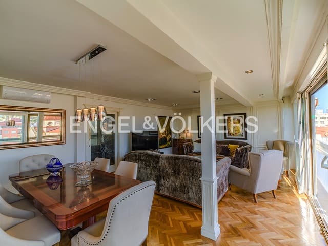 4 makuuhuone Huoneisto myytävänä paikassa Barrio del Centro, Alicante kaupunki - 795 000 € (Ref: 9889495)