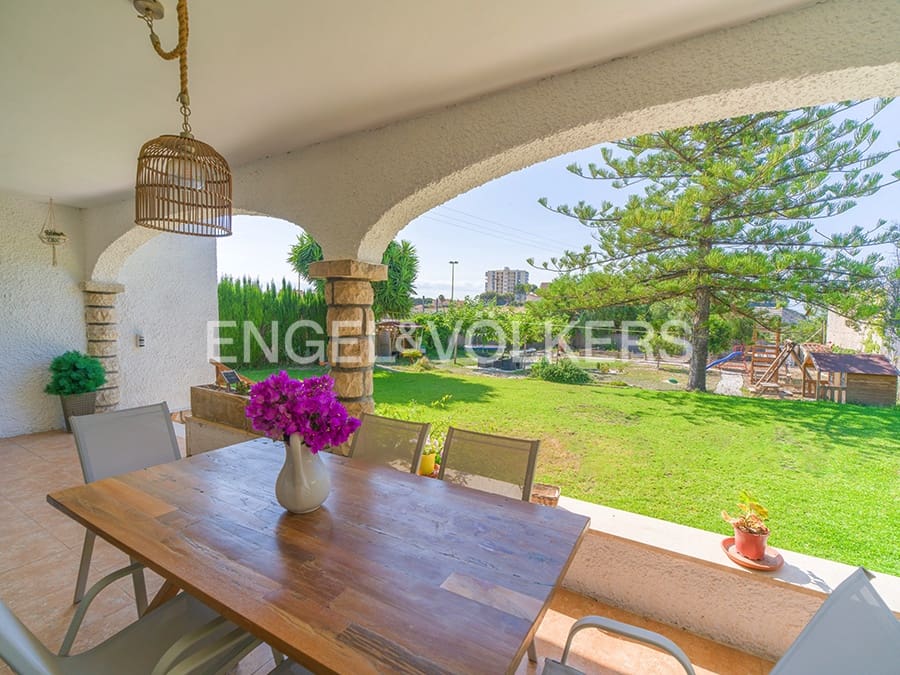 6 quarto Moradia para venda em El Campello com piscina garagem - 1 250 000 € (Ref: 9902301)