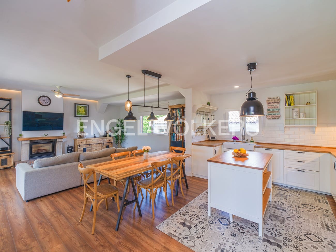 6 quarto Moradia para venda em El Campello com piscina garagem - 1 250 000 € (Ref: 9902301)