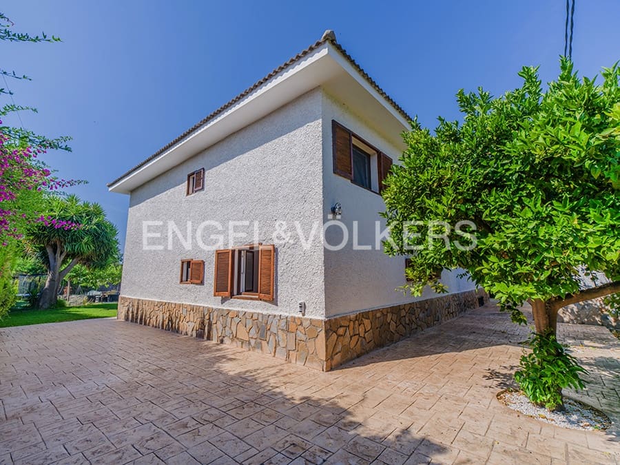 6 quarto Moradia para venda em El Campello com piscina garagem - 1 250 000 € (Ref: 9902301)
