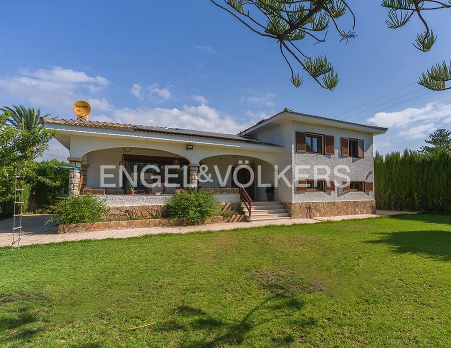 6 quarto Moradia para venda em El Campello com piscina garagem - 1 250 000 € (Ref: 9902301)