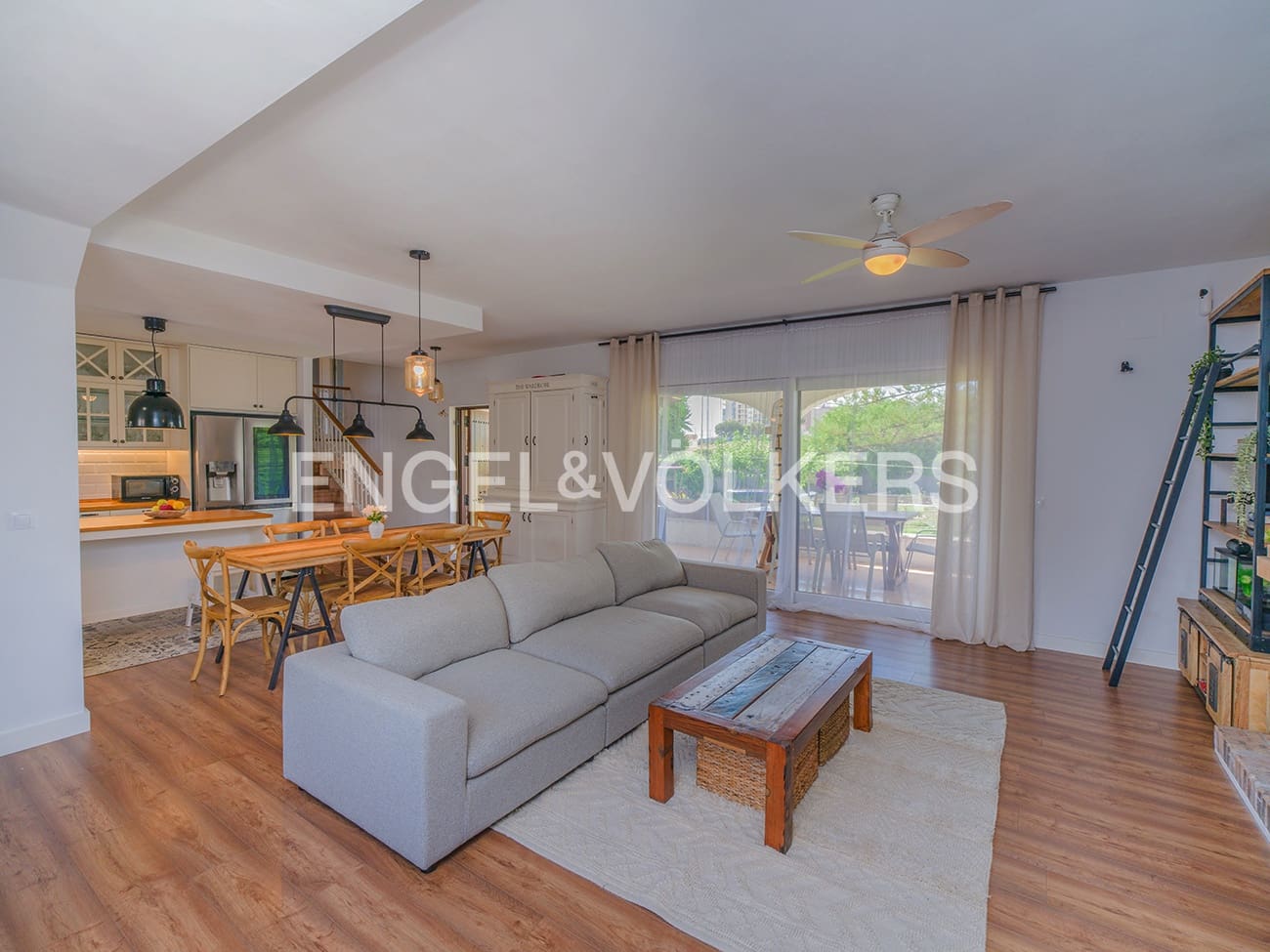 6 quarto Moradia para venda em El Campello com piscina garagem - 1 250 000 € (Ref: 9902301)