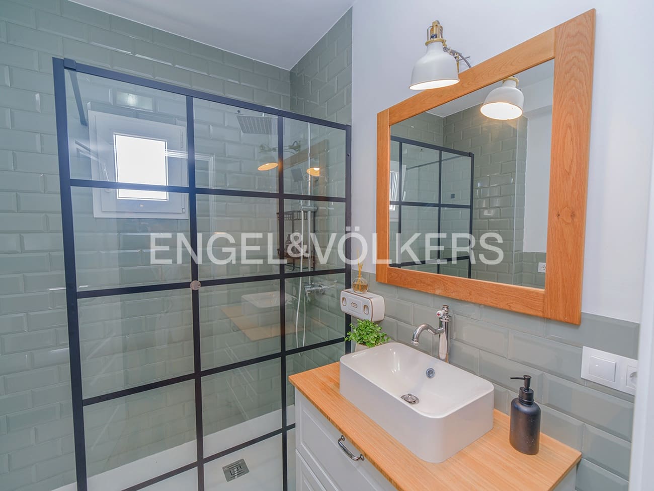 6 quarto Moradia para venda em El Campello com piscina garagem - 1 250 000 € (Ref: 9902301)
