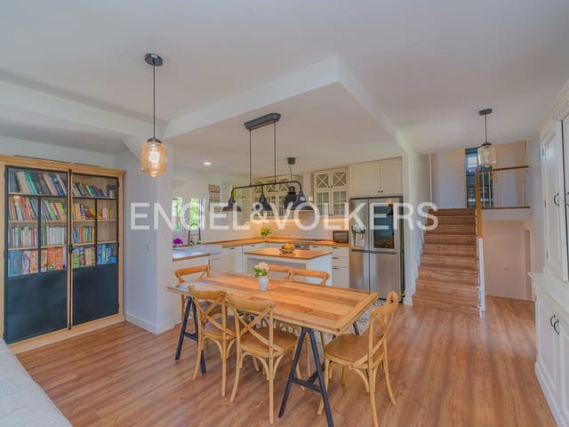 6 quarto Moradia para venda em El Campello com piscina garagem - 1 250 000 € (Ref: 9902301)