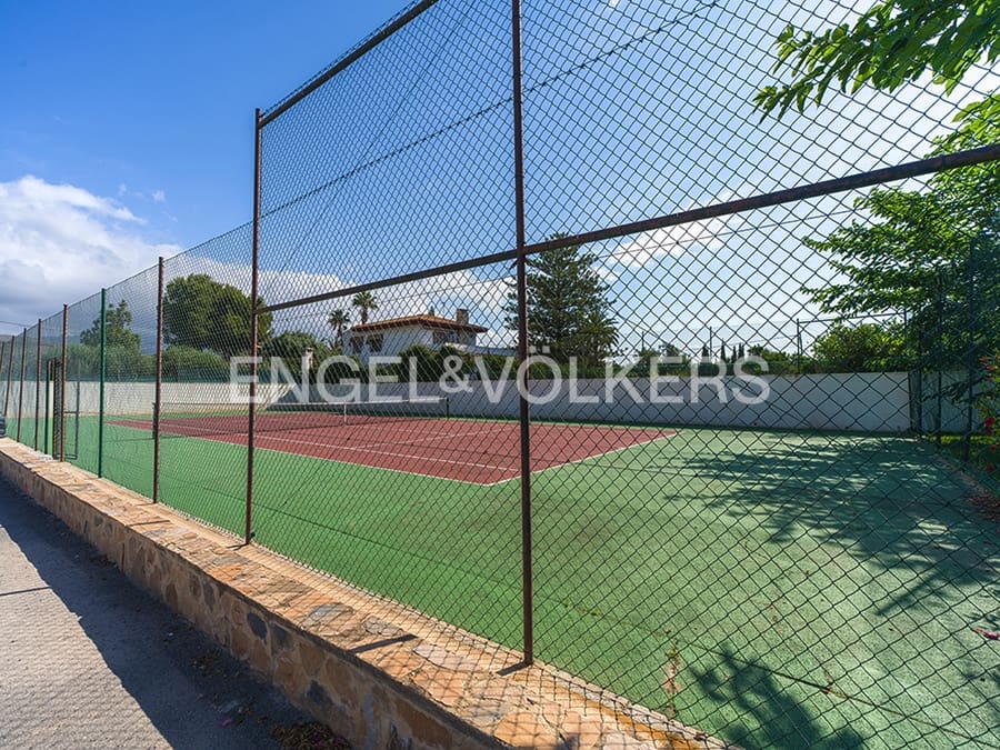 6 quarto Moradia para venda em El Campello com piscina garagem - 1 250 000 € (Ref: 9902301)