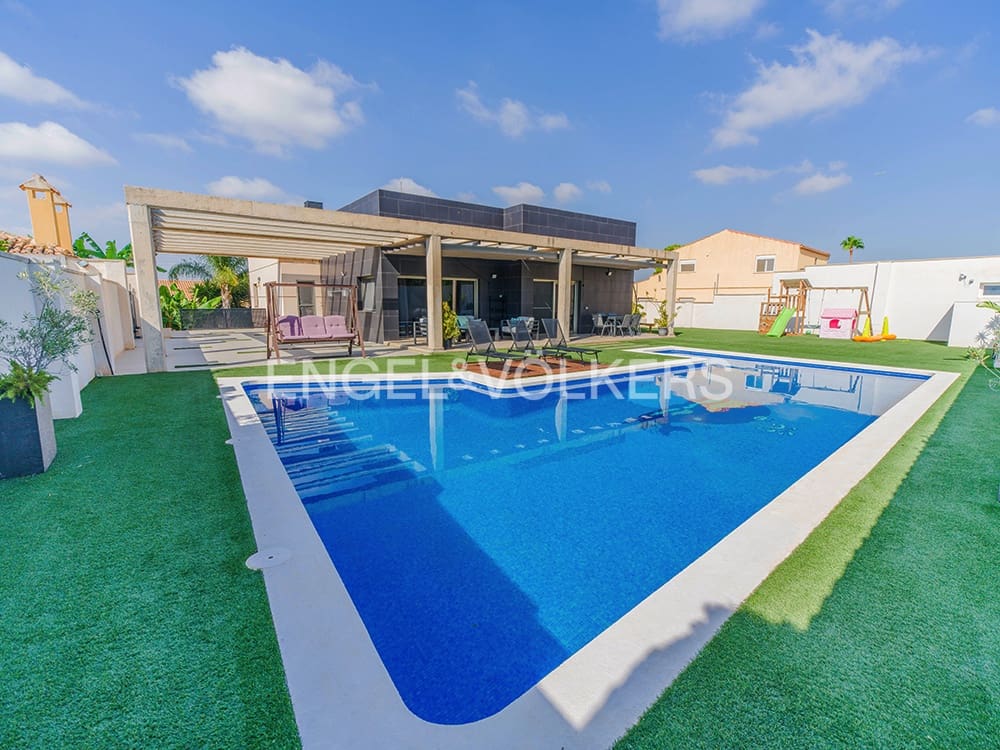 5 bedroom Villa for sale in Muchamiel / Mutxamel with pool garage - € 915,000 (Ref: 9936753)
