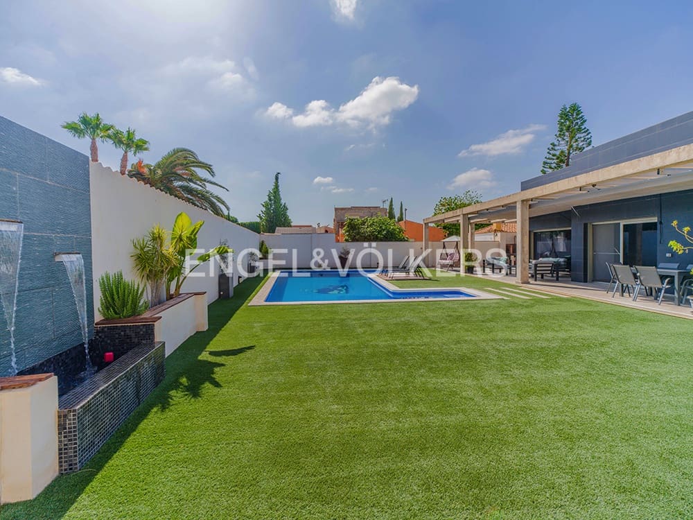 5 bedroom Villa for sale in Muchamiel / Mutxamel with pool garage - € 915,000 (Ref: 9936753)