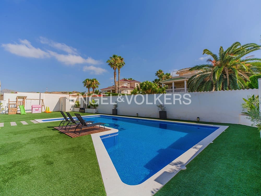 5 bedroom Villa for sale in Muchamiel / Mutxamel with pool garage - € 915,000 (Ref: 9936753)