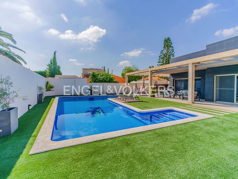 5 bedroom Villa for sale in Muchamiel / Mutxamel with pool garage - € 915,000 (Ref: 9936753)