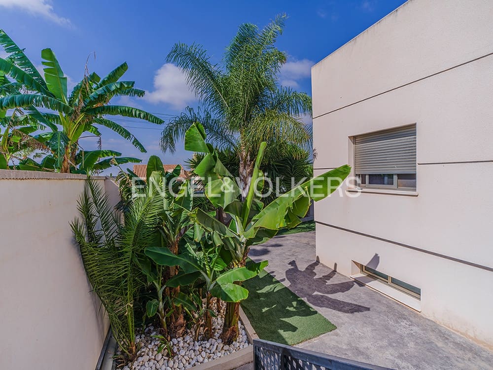 5 bedroom Villa for sale in Muchamiel / Mutxamel with pool garage - € 915,000 (Ref: 9936753)