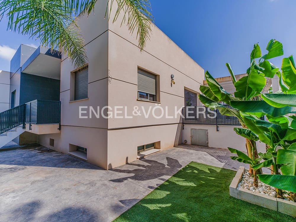 5 bedroom Villa for sale in Muchamiel / Mutxamel with pool garage - € 915,000 (Ref: 9936753)
