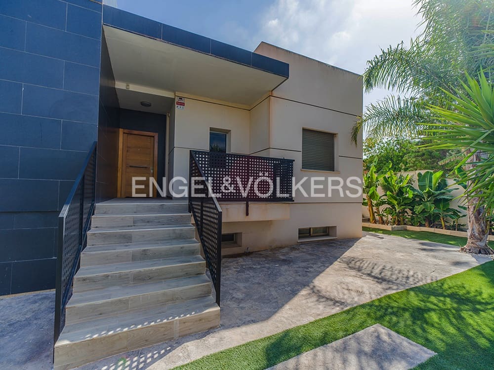 5 bedroom Villa for sale in Muchamiel / Mutxamel with pool garage - € 915,000 (Ref: 9936753)