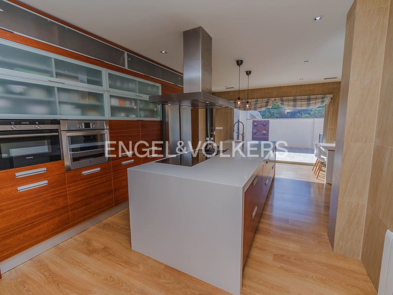 5 bedroom Villa for sale in Muchamiel / Mutxamel with pool garage - € 915,000 (Ref: 9936753)