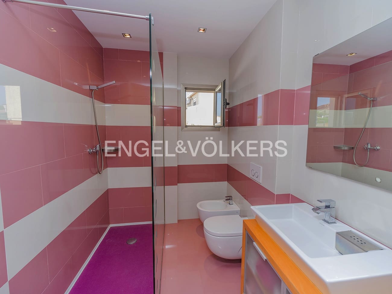 5 bedroom Villa for sale in Muchamiel / Mutxamel with pool garage - € 915,000 (Ref: 9936753)