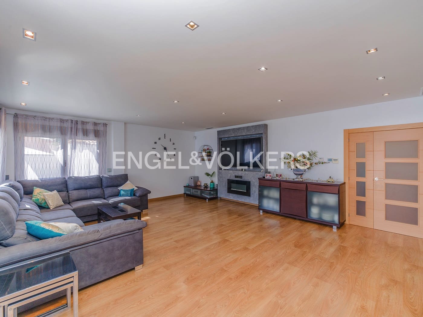 5 bedroom Villa for sale in Muchamiel / Mutxamel with pool garage - € 915,000 (Ref: 9936753)