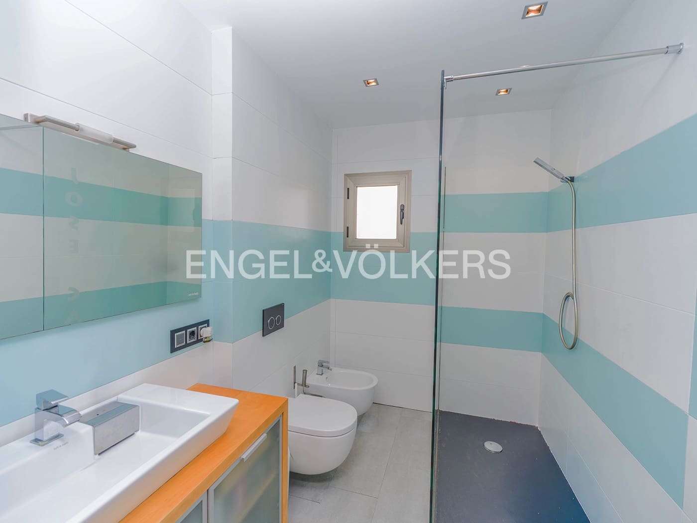 5 bedroom Villa for sale in Muchamiel / Mutxamel with pool garage - € 915,000 (Ref: 9936753)