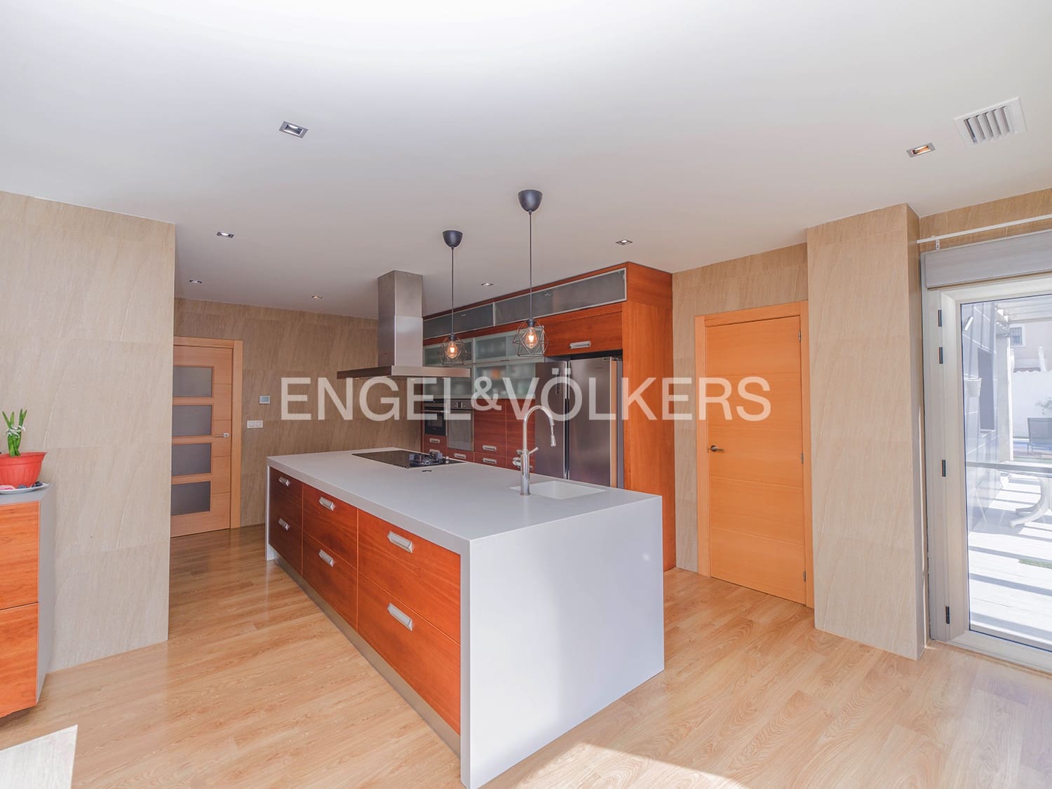 5 bedroom Villa for sale in Muchamiel / Mutxamel with pool garage - € 915,000 (Ref: 9936753)