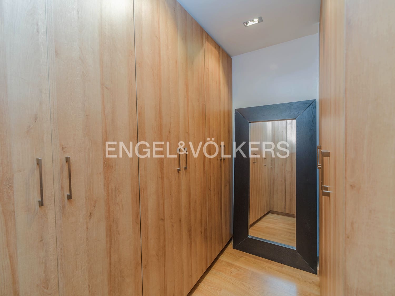 5 bedroom Villa for sale in Muchamiel / Mutxamel with pool garage - € 915,000 (Ref: 9936753)