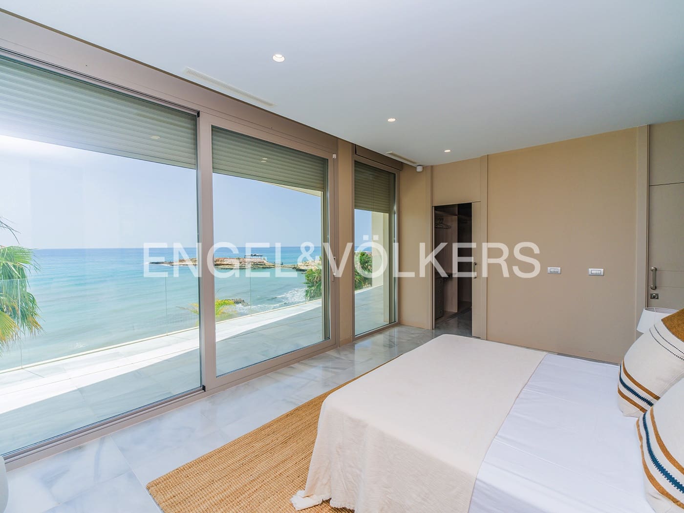 5 soverom Villa til salgs i El Campello med svømmebasseng garasje - € 4 500 000 (Ref: 9936755)