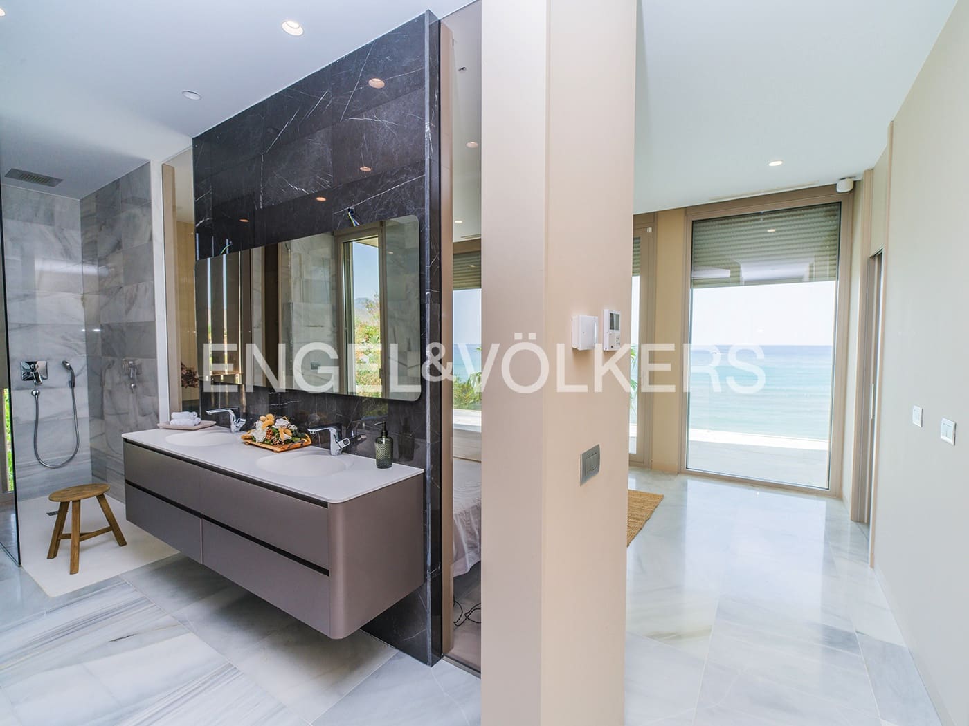 5 soverom Villa til salgs i El Campello med svømmebasseng garasje - € 4 500 000 (Ref: 9936755)