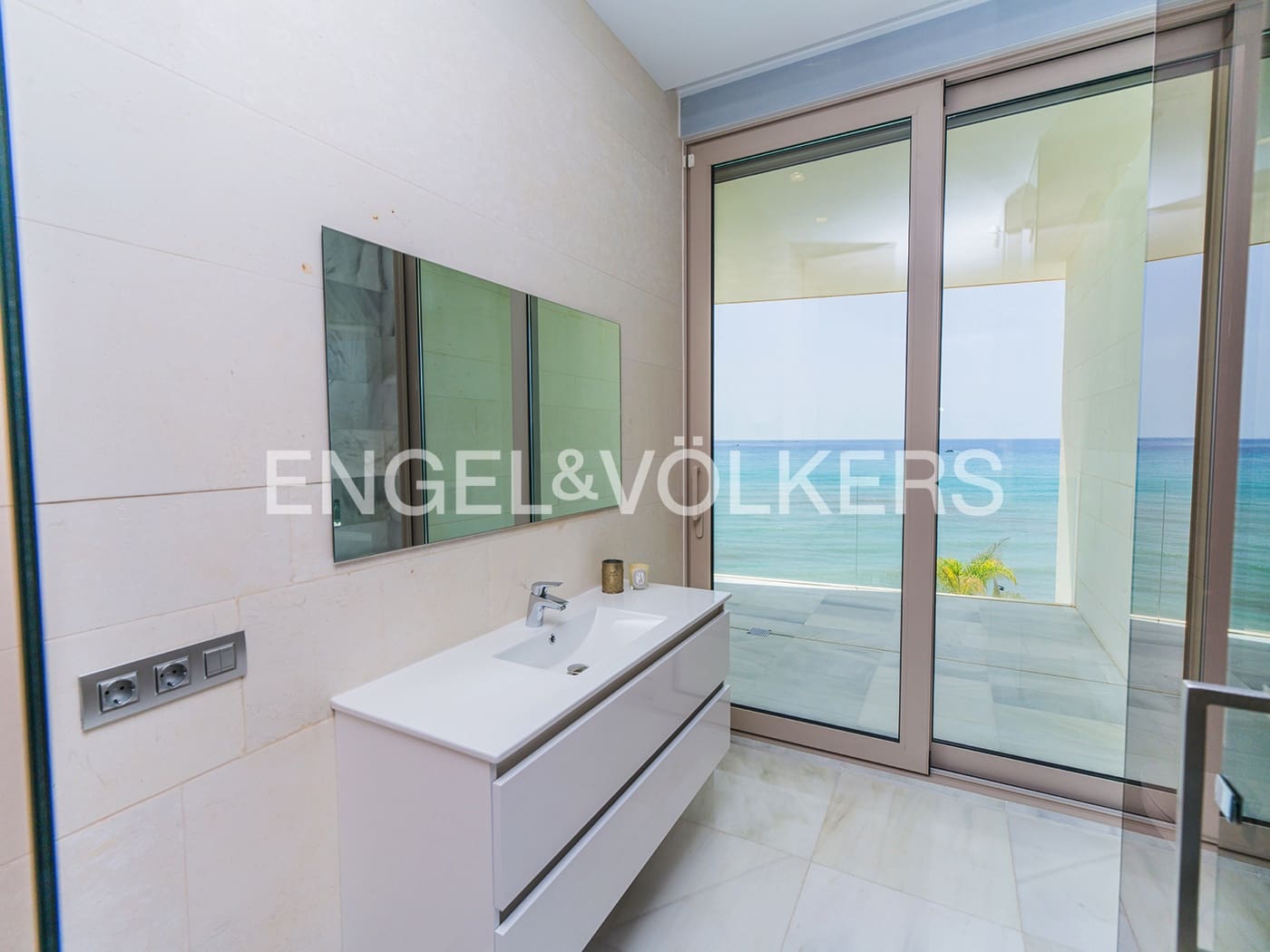 5 soverom Villa til salgs i El Campello med svømmebasseng garasje - € 4 500 000 (Ref: 9936755)